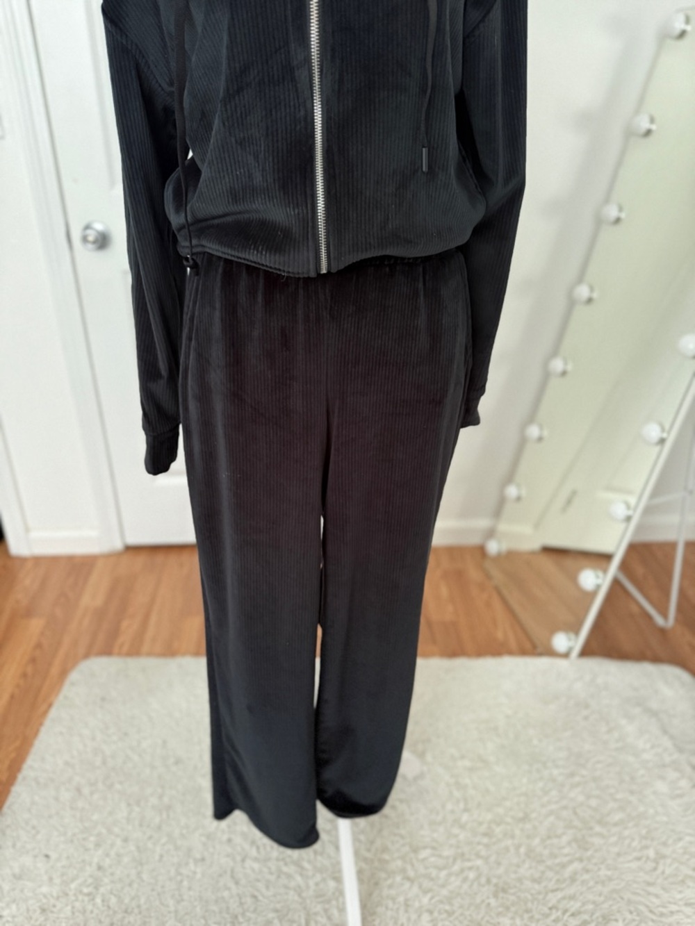 Tahari Performance Black Ribbed Lounge Set Hoodie & Pants Size S - Picture 3 of 5